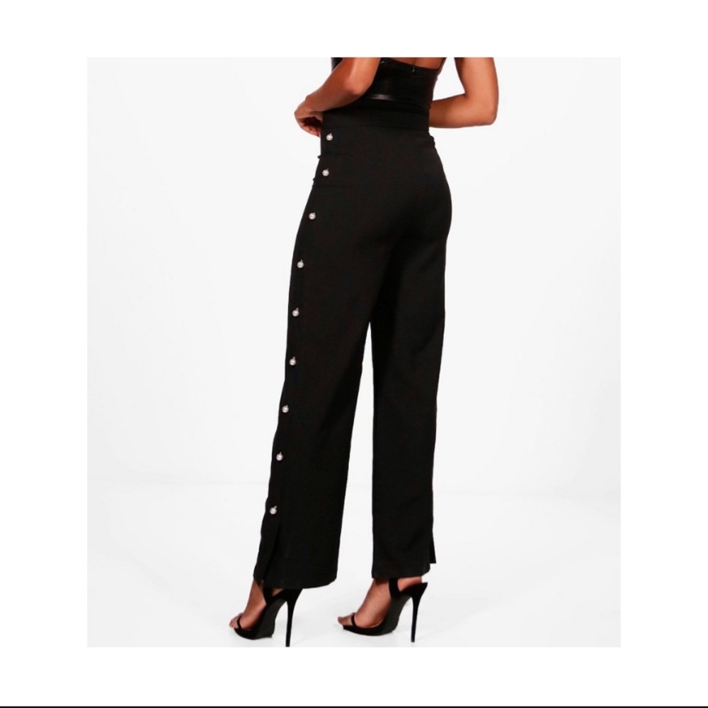 Black wide pants with pastel lined